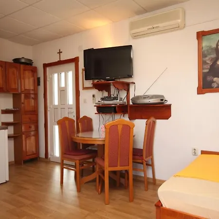 Apartment With A Parking Space Preko, Ugljan - 8224