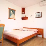 Apartman With Parking Space Preko, Ugljan - 8224 Preko