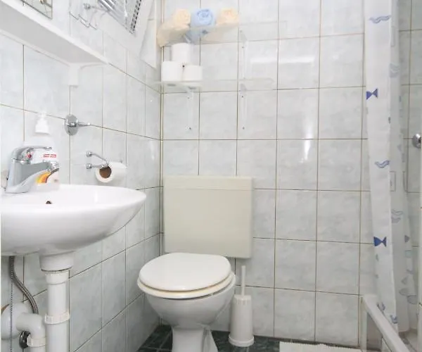 Apartman With Parking Space Preko, Ugljan - 8224 *