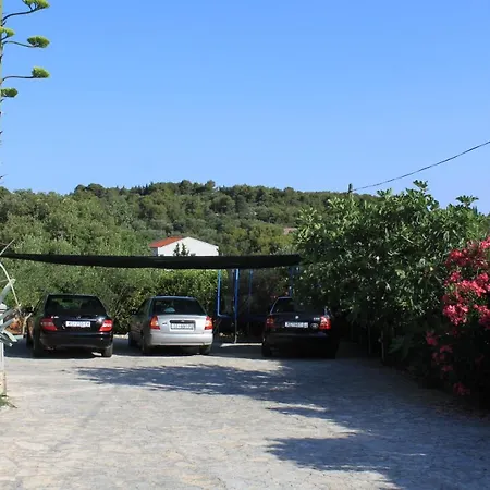 With Parking Space Preko, Ugljan - 8224 بريكو